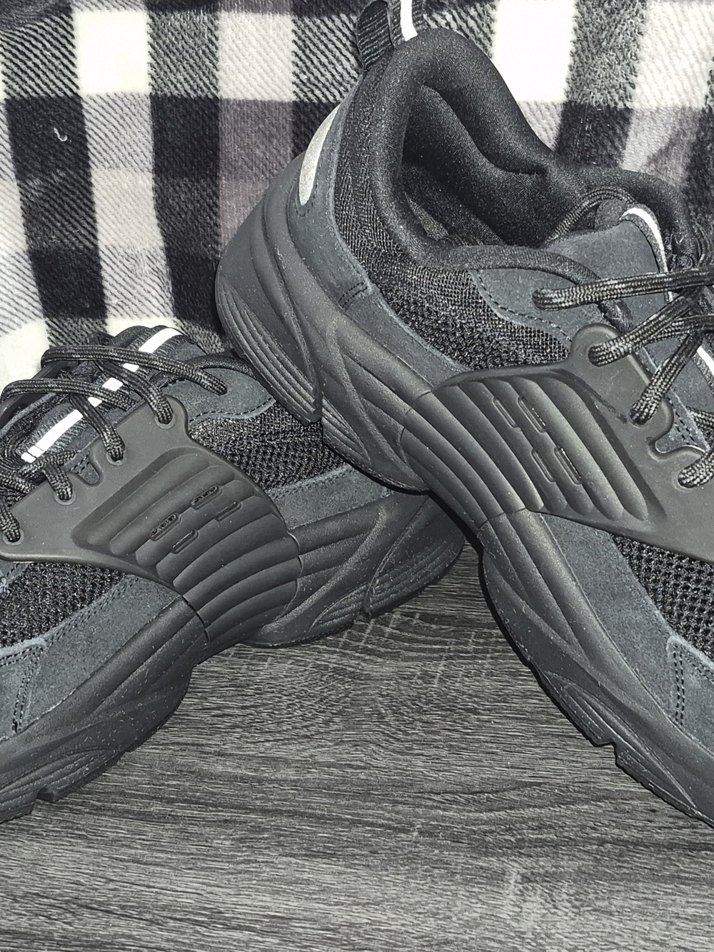 Jordan Men's Black Low-Top Athletic Sneakers